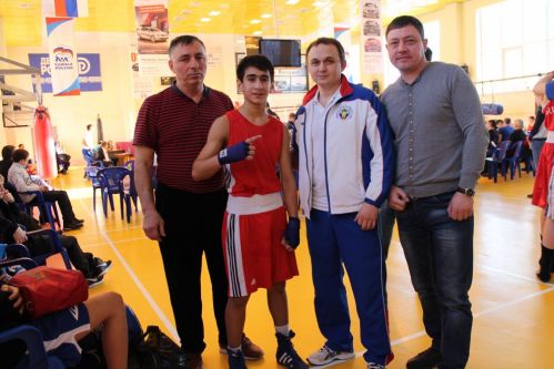 Лесосибирец Магомед Азизов занял первое место и стал лучшим боксером турнира