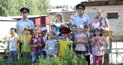 В Лесосибирске сотрудники ГИБДД приняли участие в открытии автогородка