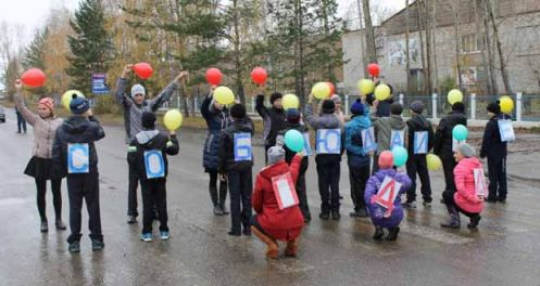 Сотрудники ГИБДД и общественники Лесосибирска объявляют о начале акции «Внимание &#8212; дети!»