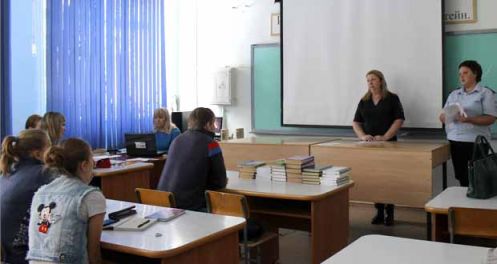 Лесосибирские полицейские и общественники рассказали студентам о госуслугах МВД