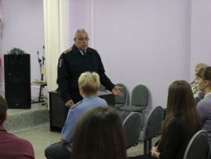  			 		Начальник полиции Лесосибирска встретился с учащимися правовых классов 		