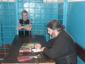 В Лесосибирске представитель Общественного совета посетил изолятор временного содержания